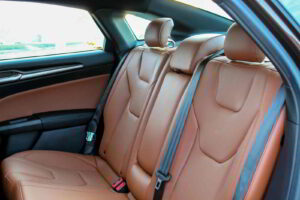 مقاعد فورد فيوجن الكهربائية 2020 1