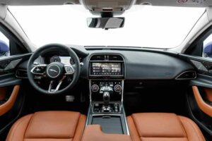 مقصورة جاكوار xe 2020