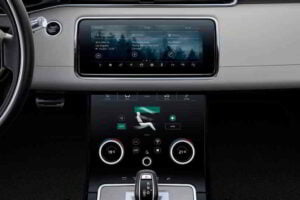 شاشة لاند روفر رينج روفر إيفوك 2020 1