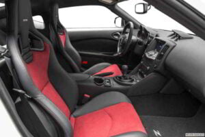 مقاعد نيسان 370z 2020