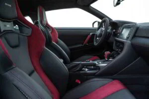 مقاعد نيسان gt r 2020