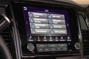 شاشة نيسان تيتان 2020