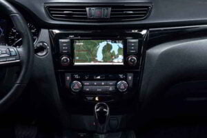 شاشة نيسان روج سبورت 2020 1