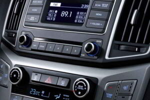 شاشة هيونداي h1 2020