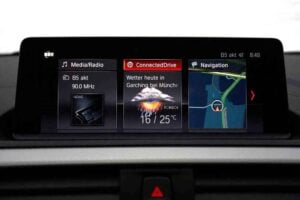 شاشة بي إم دبليو الفئة الثانية 2020