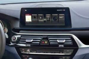 شاشة بي إم دبليو الفئة الخامسة 2020 1