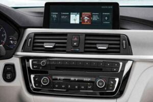 شاشة بي إم دبليو الفئة الرابعة 2020