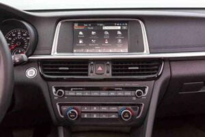 شاشة كيا أوبتيما 2020 1