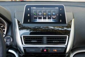 شاشة ميتسوبيشي إكليبس كروس 2020