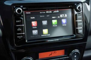 شاشة ميتسوبيشي ميراج 2020 1