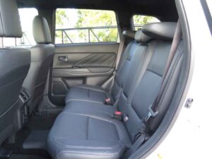 مقاعد ميتسوبيشي أوتلاندر 2020 1