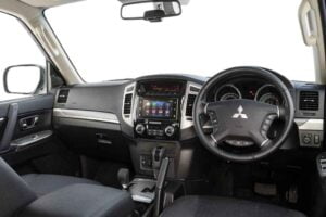 مقصورة ميتسوبيشي باجيرو 2020