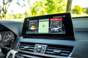 شاشة بي إم دبليو x1 2020 1