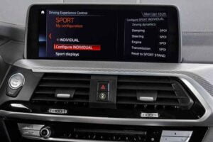 شاشة بي إم دبليو x4 2020