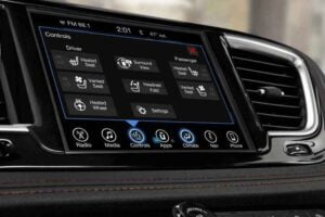 شاشة كرايسلر باسيفيكا 2020 1