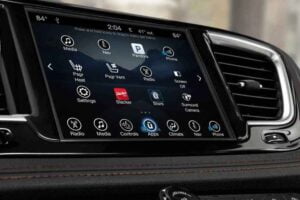 شاشة كرايسلر باسيفيكا 2020