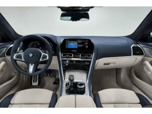 مقصورة بي إم دبليو الفئة الثامنة 2020