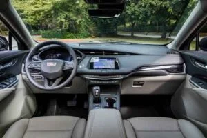 مقصورة كاديلاك XT4 2020