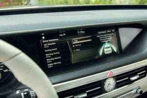 شاشة جينيسيس G90 2020