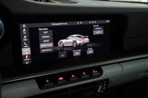 شاشة بورش 911 2021