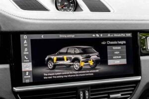 شاشة بورش كايين 2021