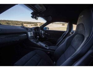 مقاعد بورش كايمان 2021