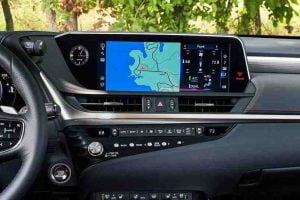 شاشة لكزس ES هايبرد 2021