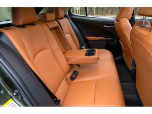 مقاعد لكزس UX هايبرد 2021