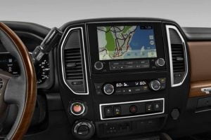 شاشة نيسان تيتان 2021