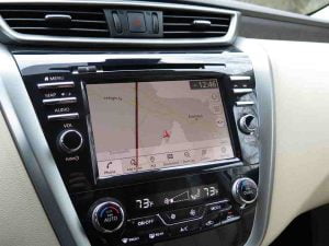 شاشة نيسان مورانو 2021 1