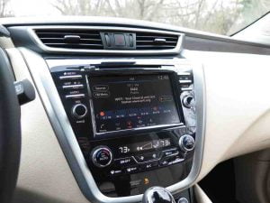 شاشة نيسان مورانو 2021