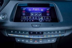 شاشة كاديلاك XT4 2021