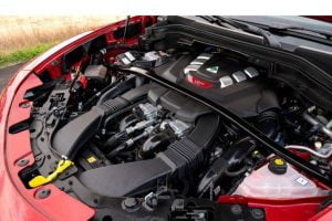 محرك ألفا روميو ستيلفيو 2021