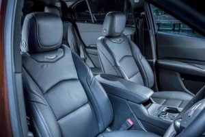 مقاعد كاديلاك XT4 2021