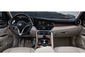 مقصورة ألفا روميو جوليا 2021