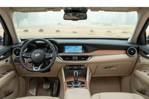 مقصورة ألفا روميو ستيلفيو 2021