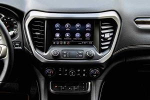 شاشة جي إم سي أكاديا 2021