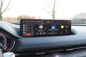 شاشة جينيسيس G80 2021