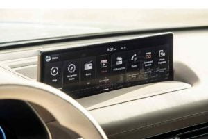 شاشة جينيسيس GV80 2021