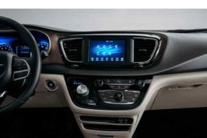 شاشة كرايسلر فوياجر 2021 1