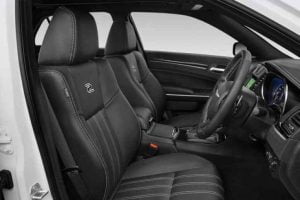 مقاعد كرايسلر 300 2021