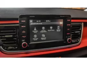 شاشة كيا ريو 2021