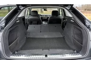 صندوق تحميل أودي E ترون 2022 مع طي المقاعد الخلفية