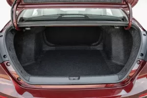 صندوق تحميل هوندا إنسايت 2022 مع طي المقاعد الخلفية