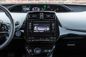 شاشة تويوتا بريوس 2022