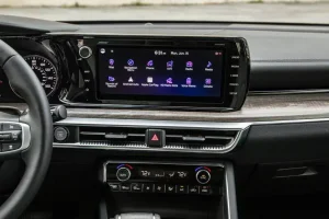 شاشة كيا K5 2022