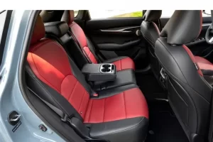 المقاعد الخلفية لسيارة إنفينيتي QX55 2022