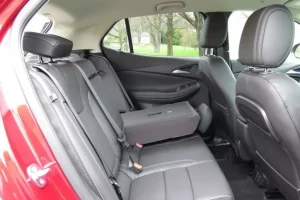 المقاعد الخلفية لسيارة بويك انكور GX 2022