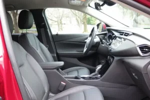 المقاعد الأمامية لسيارة بويك انكور GX 2022