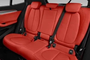 المقاعد الخلفية لسيارة بي إم دبليو X2 2022